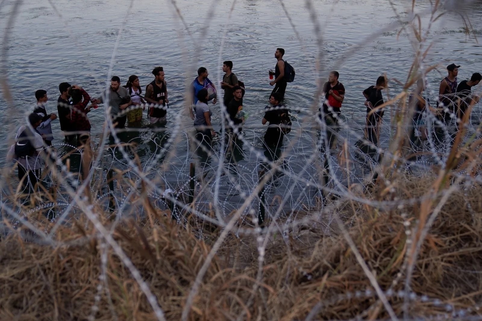 Genera la ley SB4 confusión y miedo entre migrantes varados en la frontera