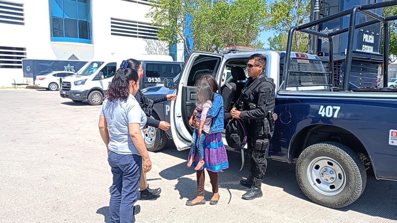 Rescatan policías estatales a madre e hija indígenas víctimas de violencia