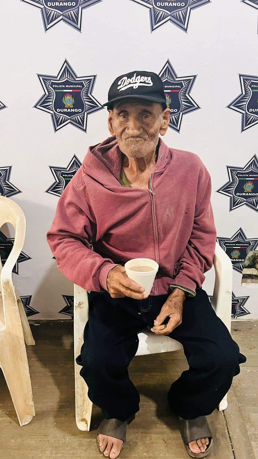 Abuelito se extravió durante la tormenta; buscan a su familia