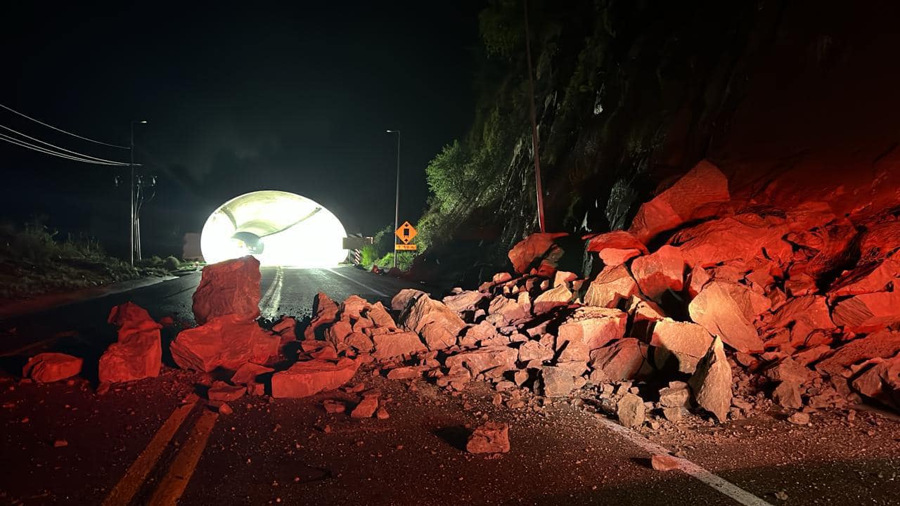 Derrumbe afectó a la Supercarretera Durango – Mazatlán