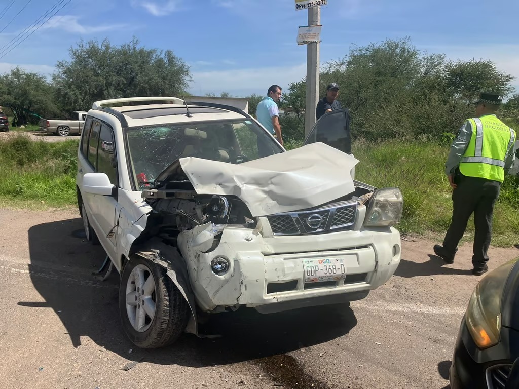 Colisión entre vehículos en el Periférico y salida a Mezquital deja un herido