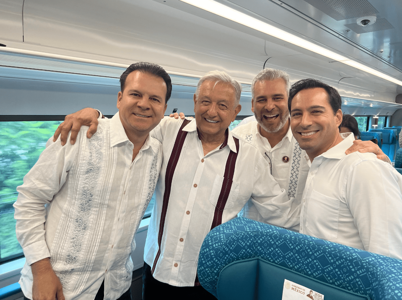 Esteban Villegas acompaña a AMLO y Sheinbaum en inauguración de nuevos vagones del Tren Maya