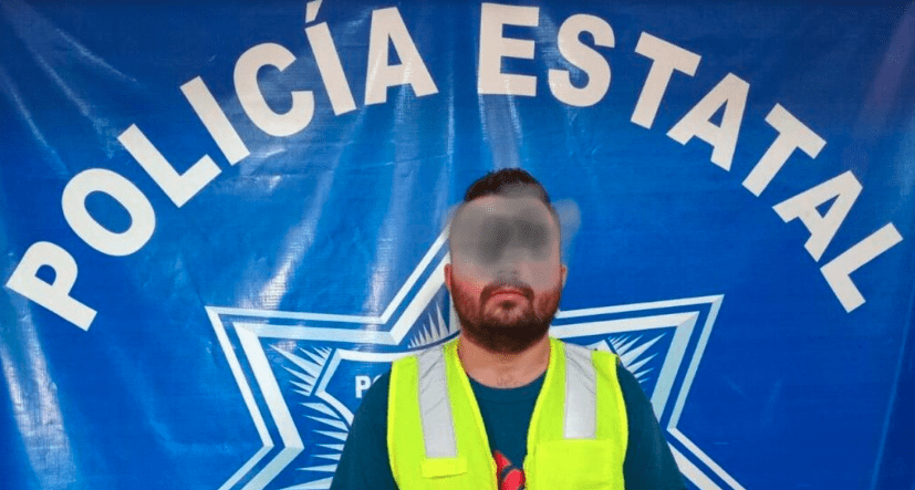 Detienen a conductor por usar placas falsas en su vehículo