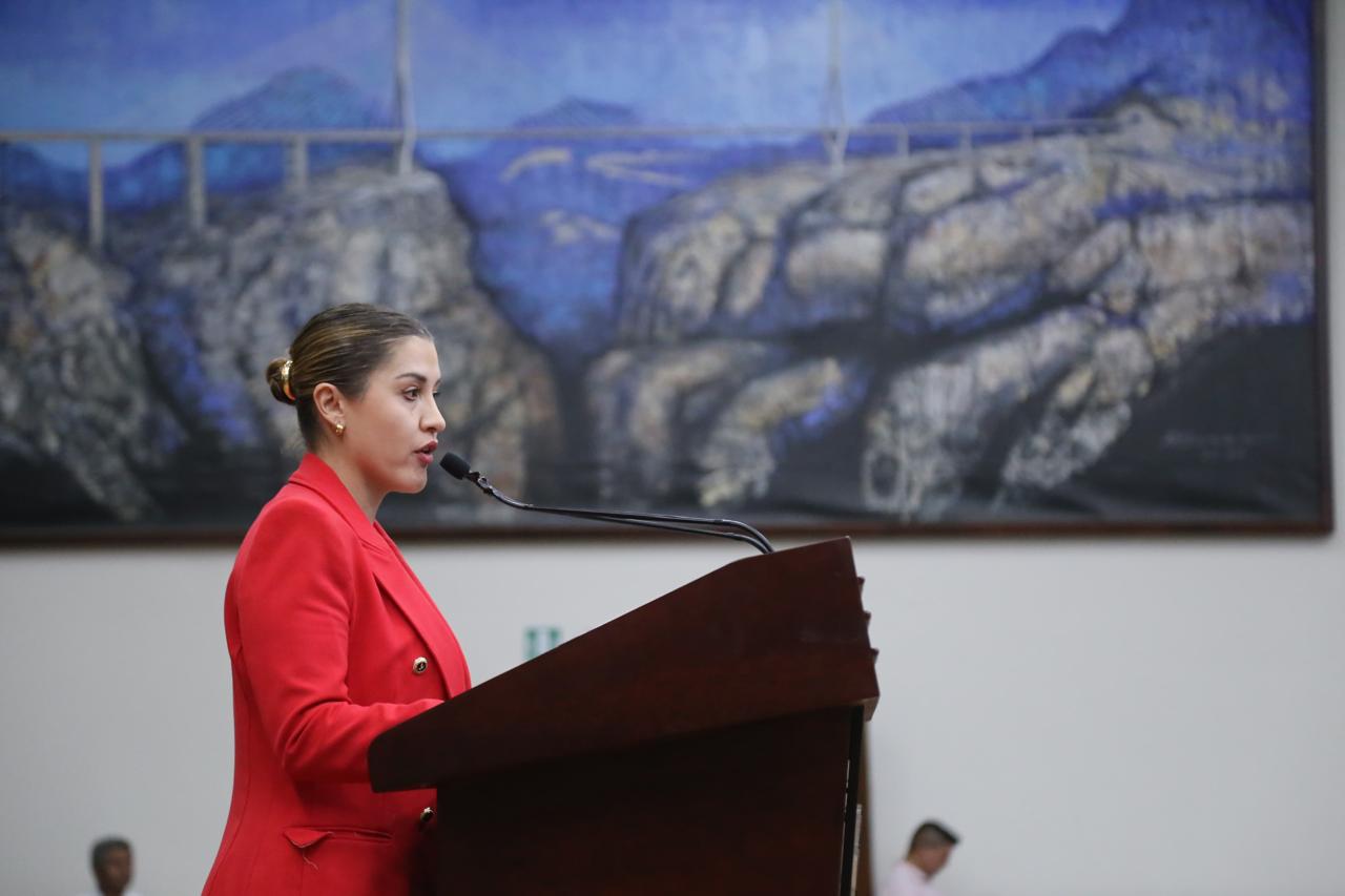 Gaby Vázquez propone vehículos de bajas emisiones para Gobierno