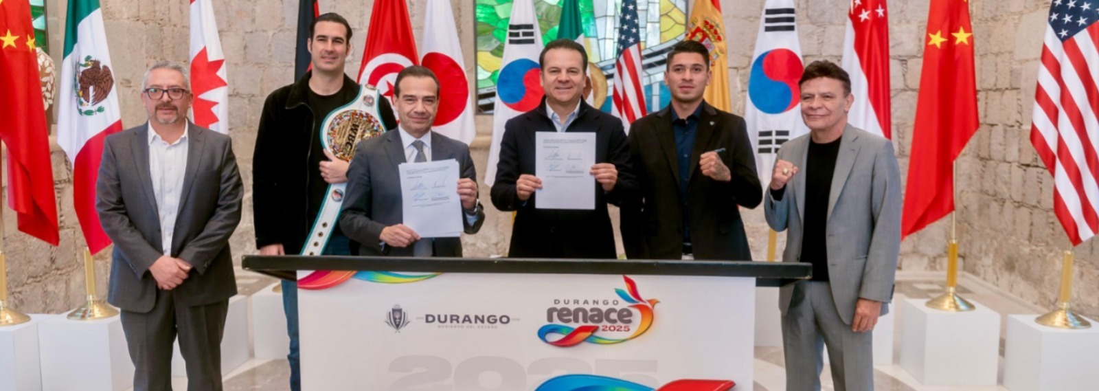 “Piolín” Martínez firma contrato profesional con apoyo del Gobierno Estatal