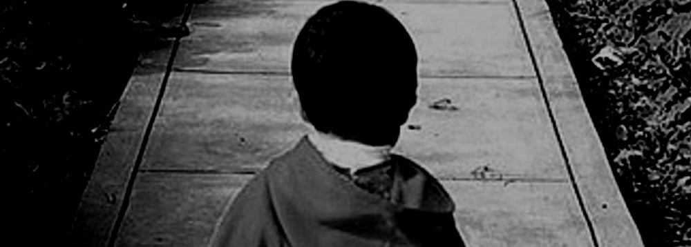 Niño de 5 años muere atropellado por un auto sin conductor cuando iba a la tienda