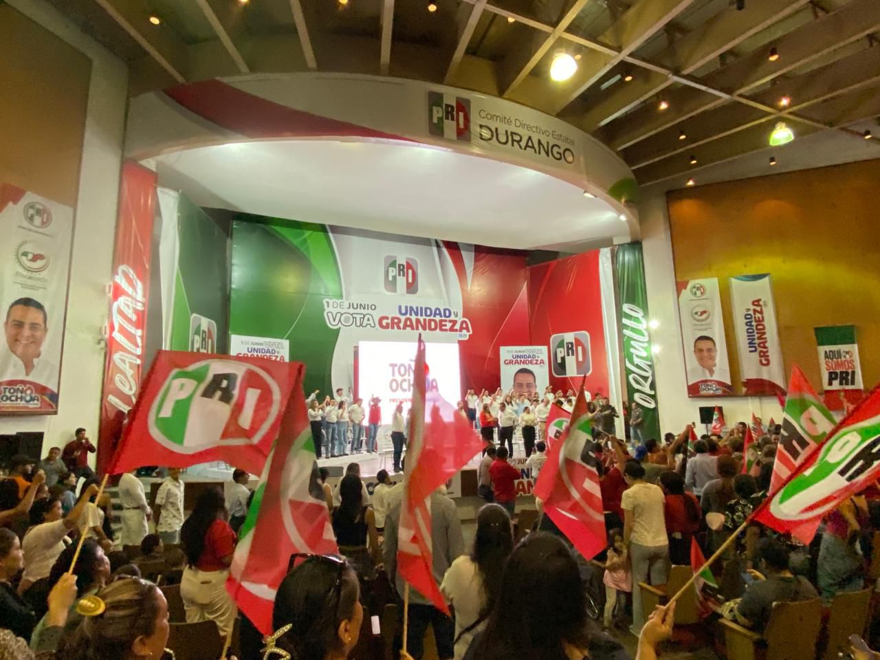 Se reúnen grupos del PRI con candidato de alianza