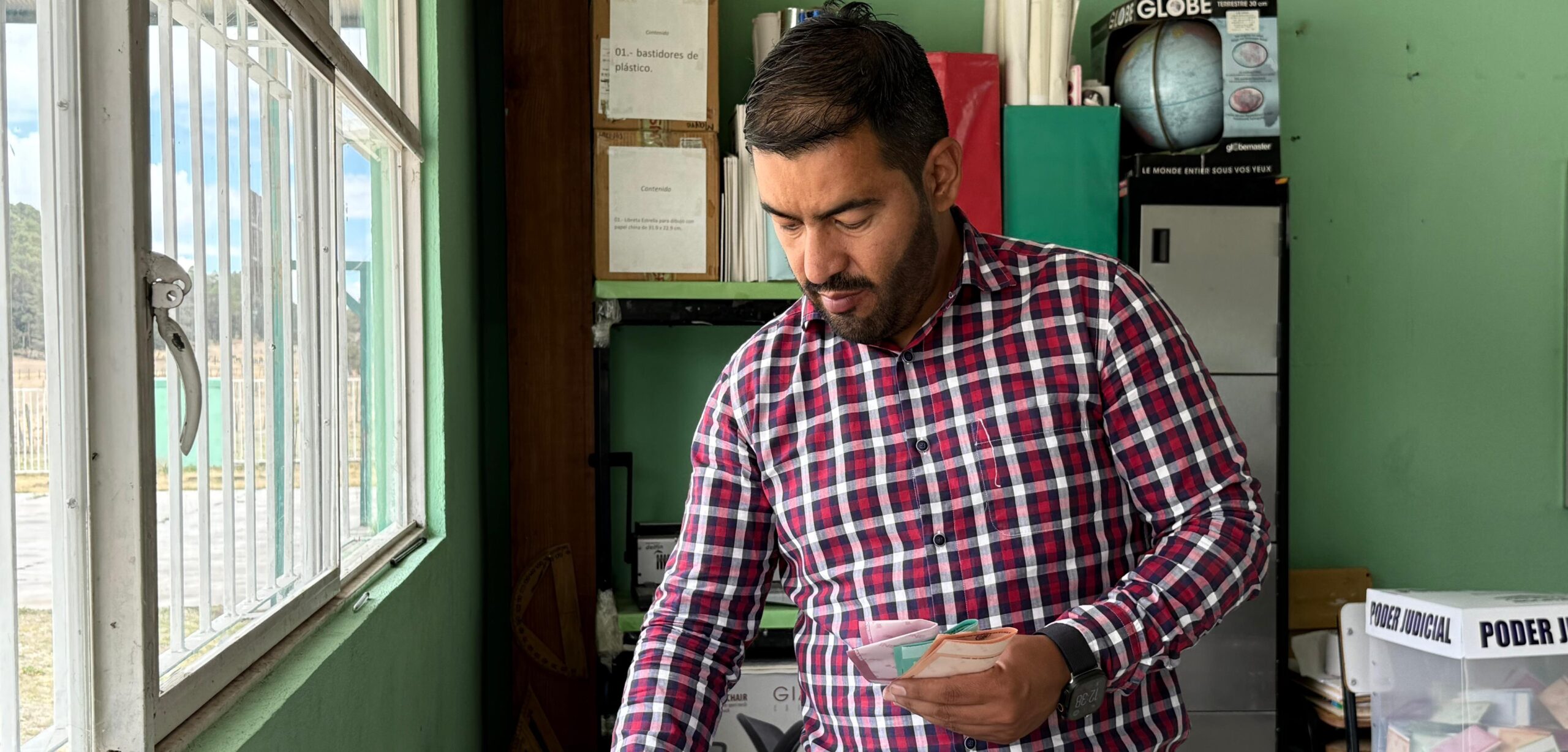 Héctor Herrera vota en Otáez y llama a participar en la jornada electoral