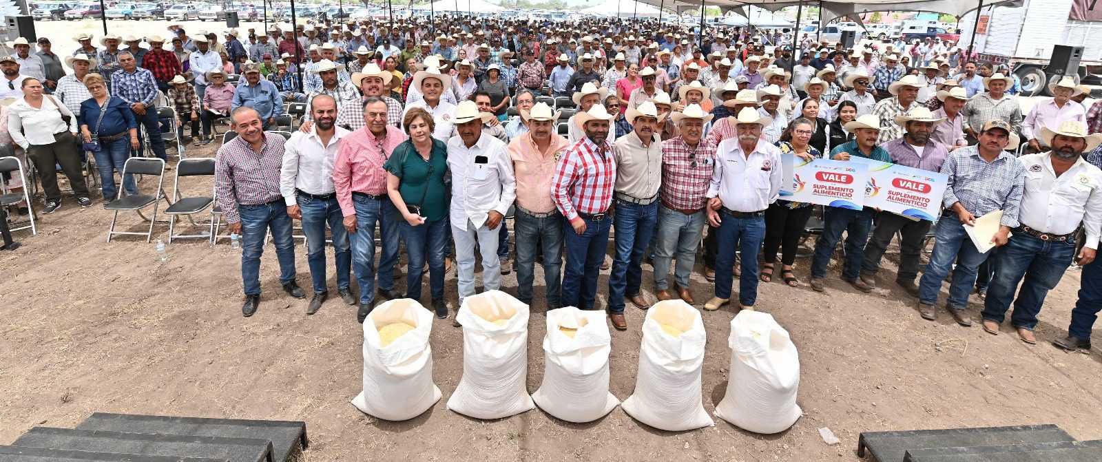Productores de San Juan del Río reciben alimento para su ganado