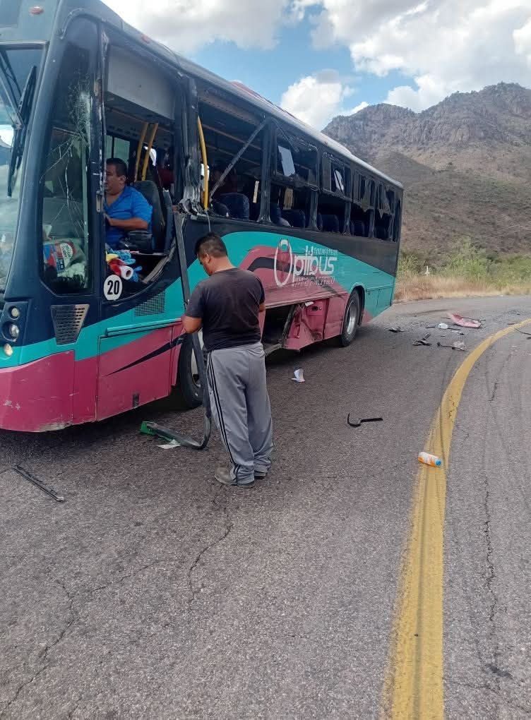 Choque fatal rumbo al Mezquital: muere joven pasajera