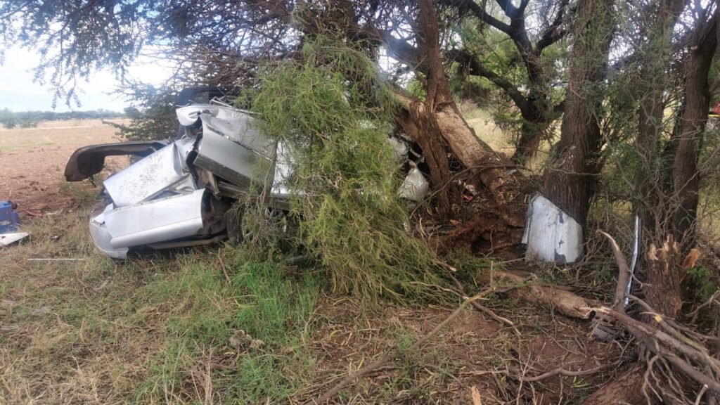 Descubren auto volcado con tres víctimas mortales en Nombre de Dios