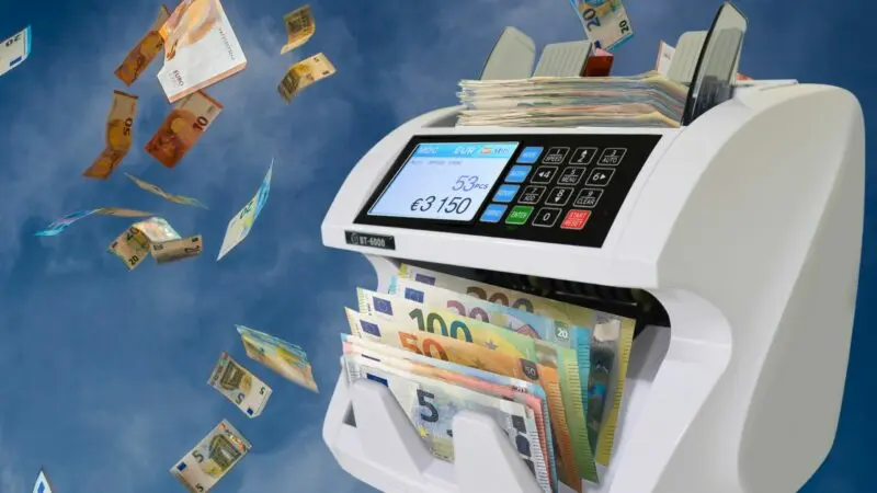 Catean casa y encuentran máquinas para contar billetes