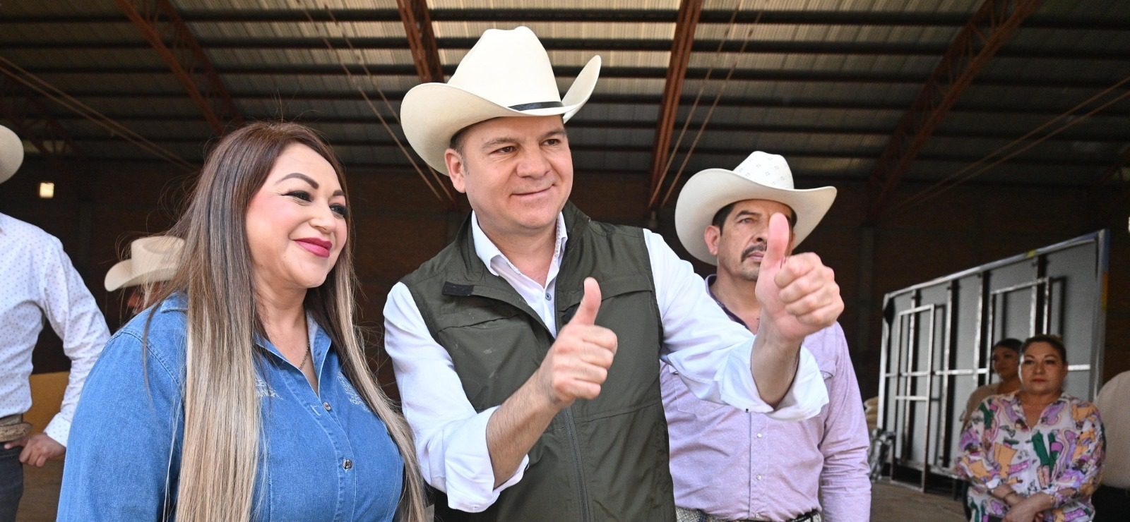 Entregan frijol, avena y alimento para ganado ante la sequía