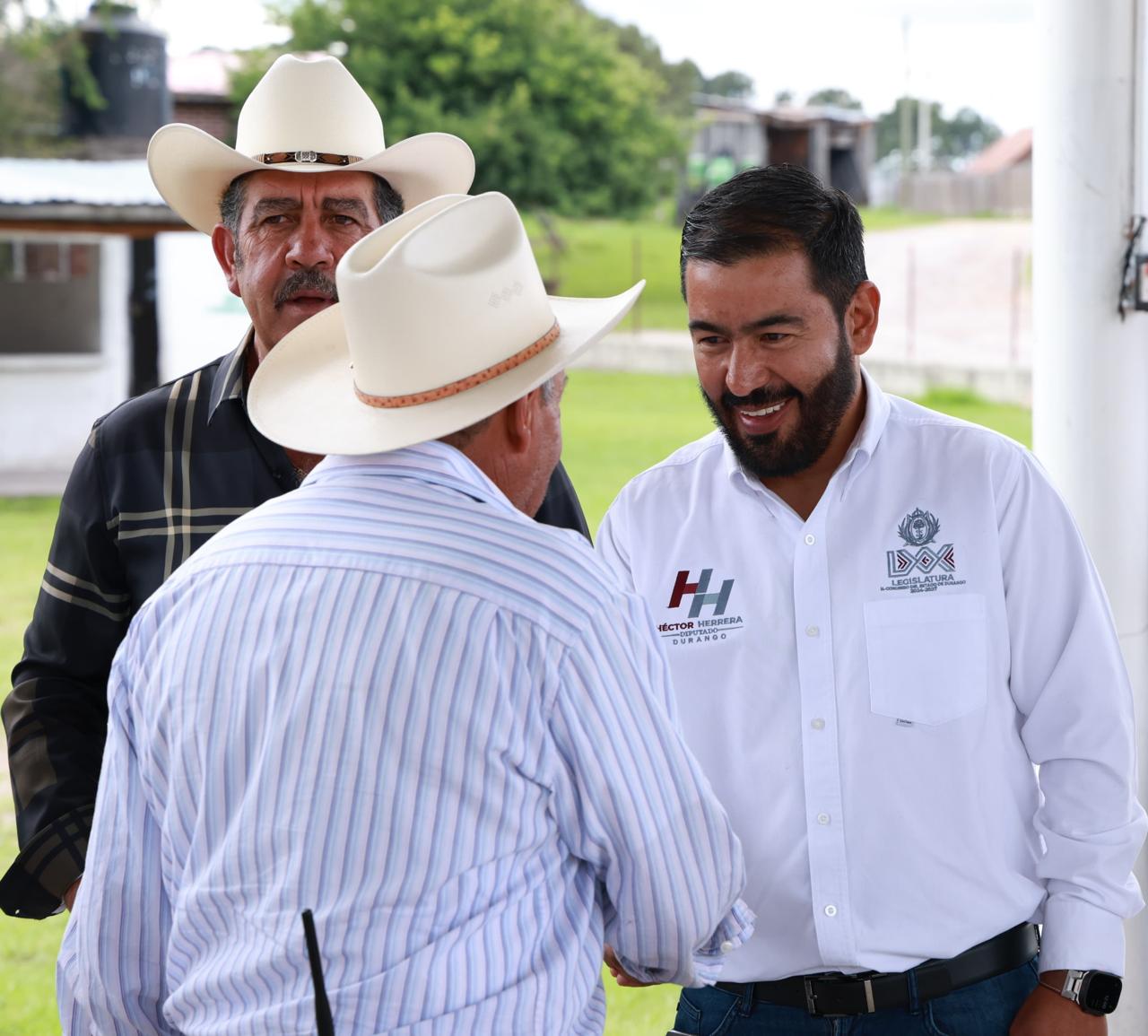 Héctor Herrera visita comunidades serranas para escuchar necesidades ciudadanas