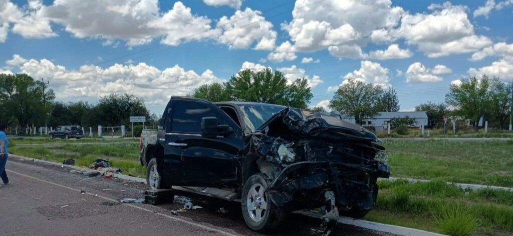 Viaje familiar termina en accidente en la carretera a Parral