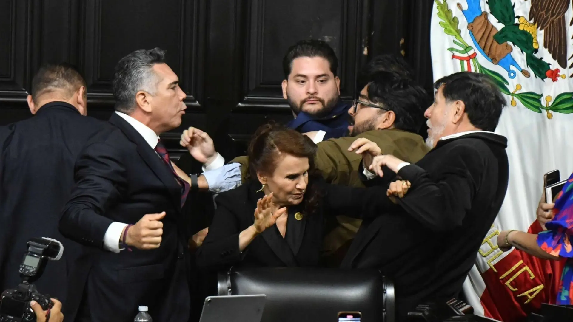 Noroña critica a medios tras enfrentamiento con Alito Moreno