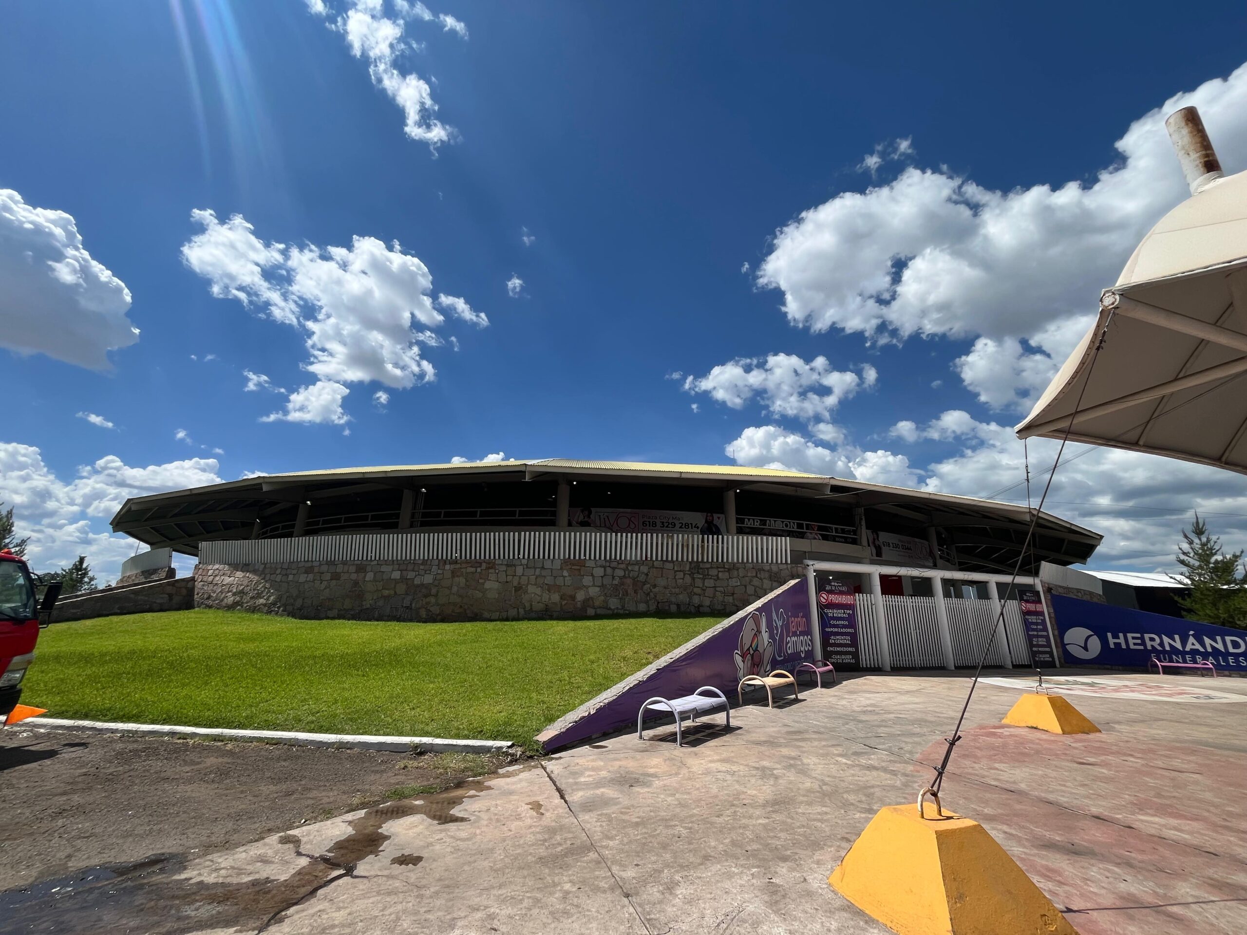 Muere trabajador al caer del escenario del palenque tras cierre de la Feria Villista