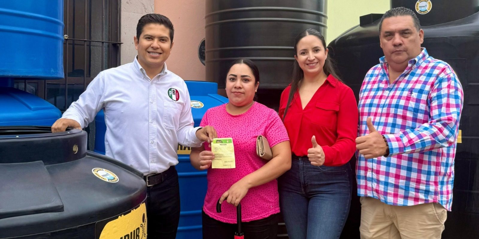 PRI Municipal entrega apoyos de vivienda a más de 60 familias