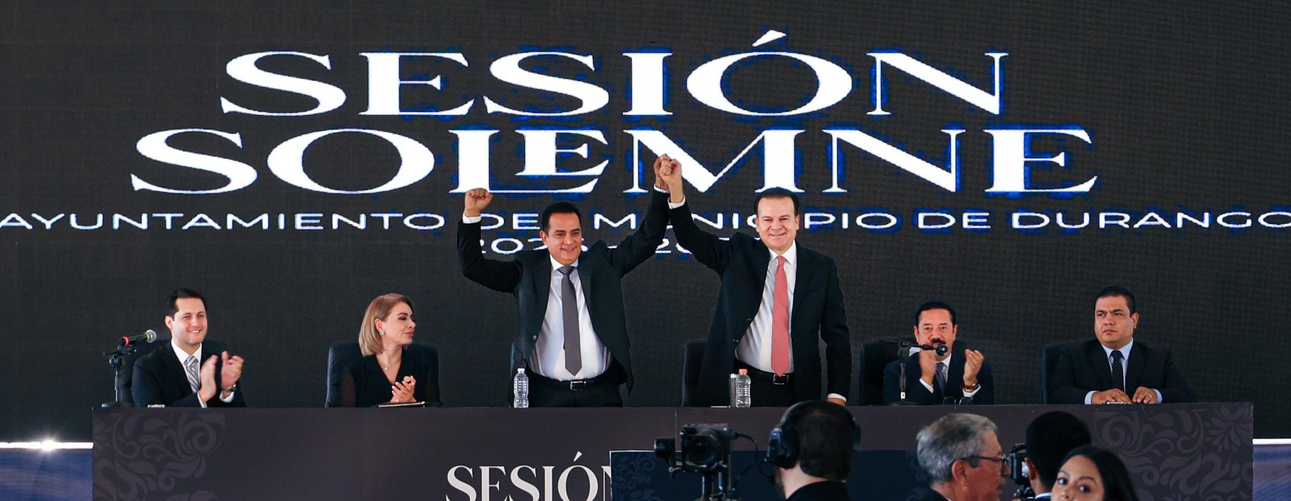 Toño Ochoa toma protesta como primer alcalde reelecto en Durango