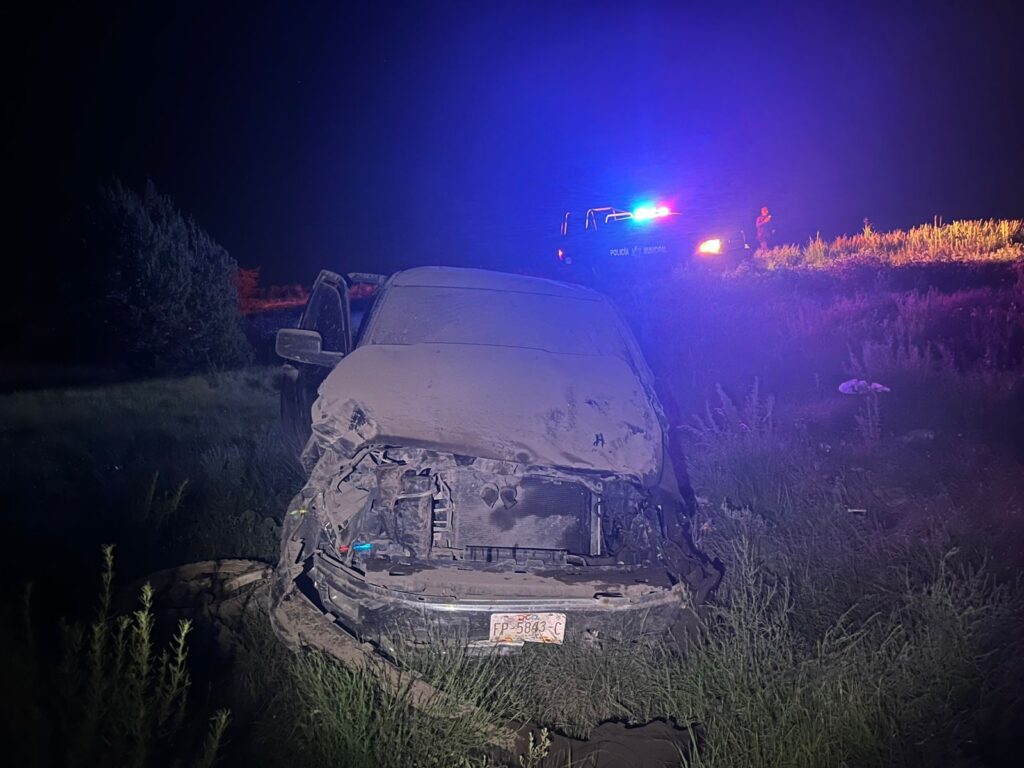 Volcadura cobra la vida de un joven; su esposa e hija resultaron lesionadas
