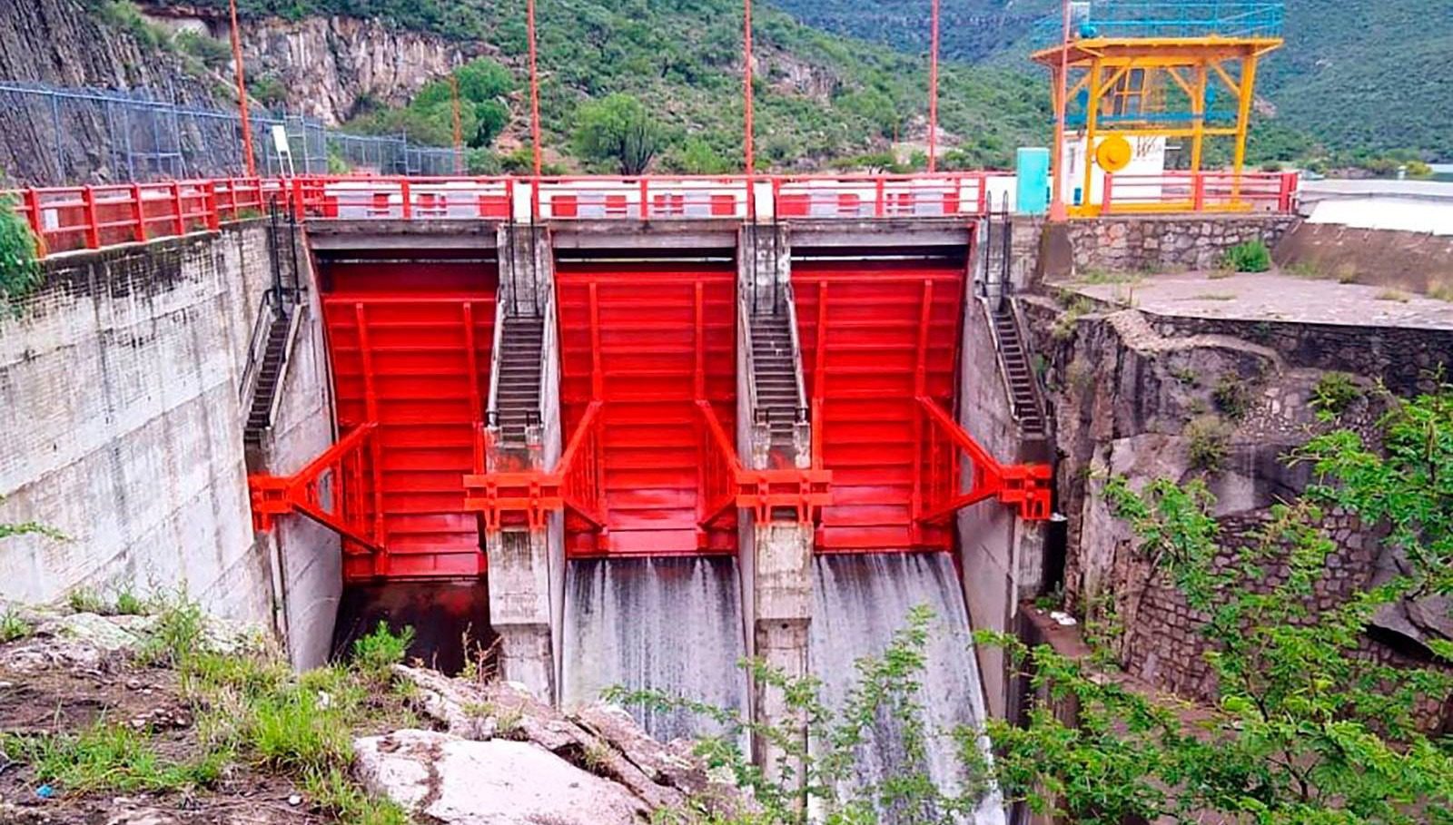 Presa Guadalupe Victoria comenzó a liberar agua mientras que el río Tunal sigue creciendo