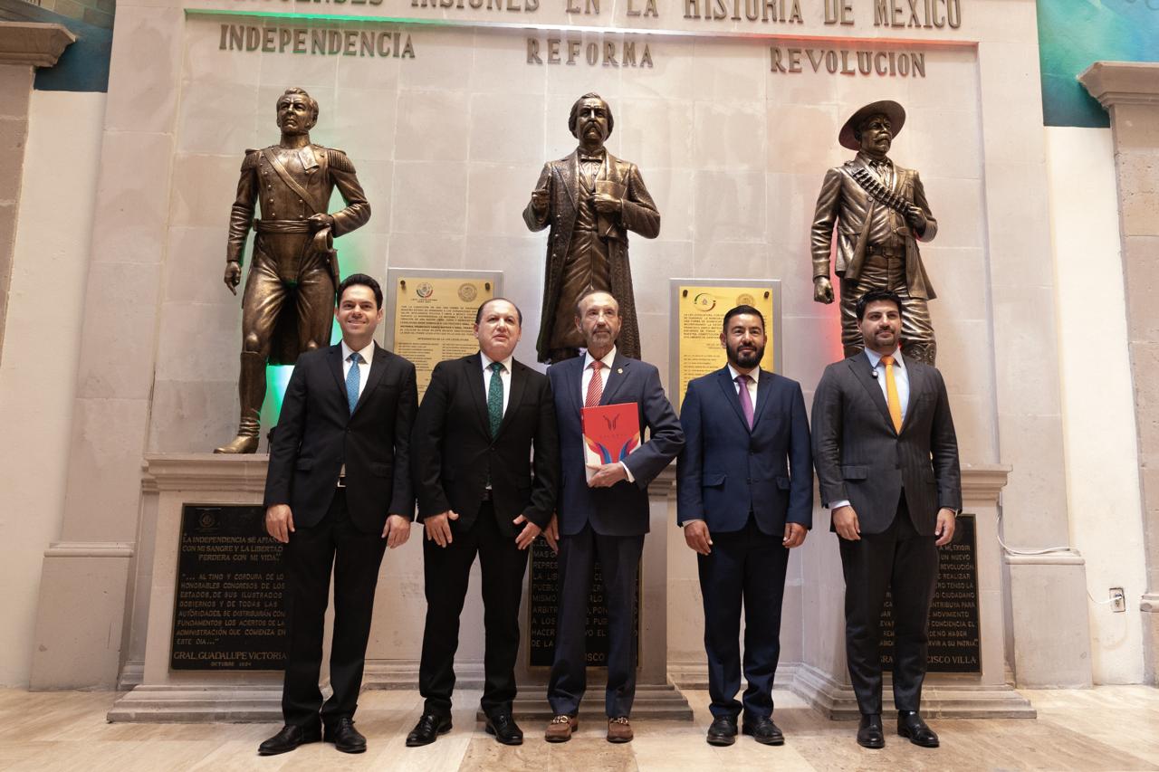 Secretario de Gobierno entrega al Congreso el Tercer Informe de Esteban Villegas