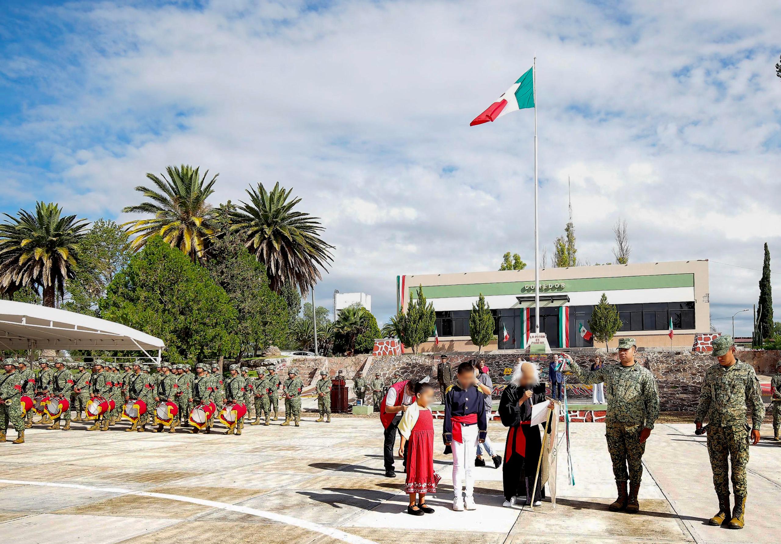 Niños de Casa Hogar y Centro Mi Casa conmemoran la Independencia en el Campo Militar