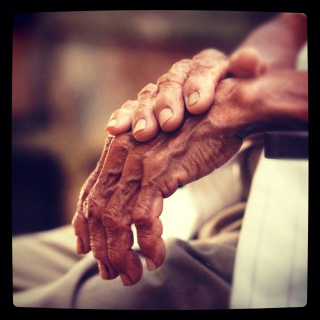 Don Beto muere al ahogarse con un pedazo de carne mientras comía con sus hermanos