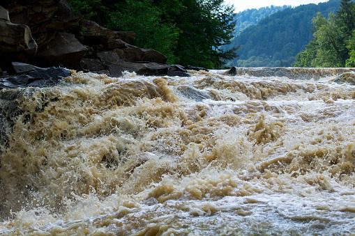 Se lanzó un río en Mezquital, se golpeó la cabeza y la corriente se lo llevó; buscan a Hugo de 12 años