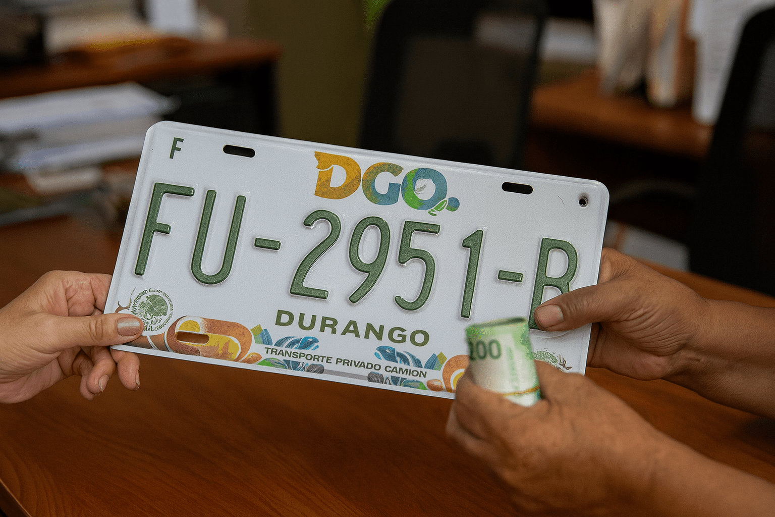 Un año de cárcel por quedarse con el dinero de placas y tarjetas de circulación en Simón Bolívar