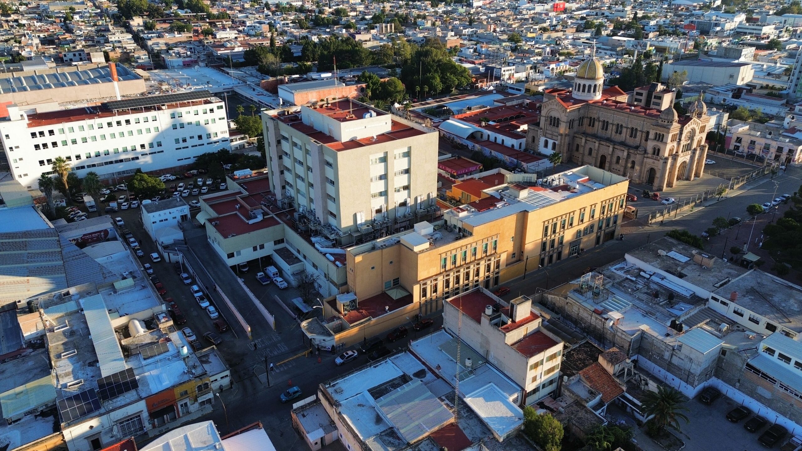Cierran la calle 5 de Febrero para exigir detalles sobre la búsqueda de Judith