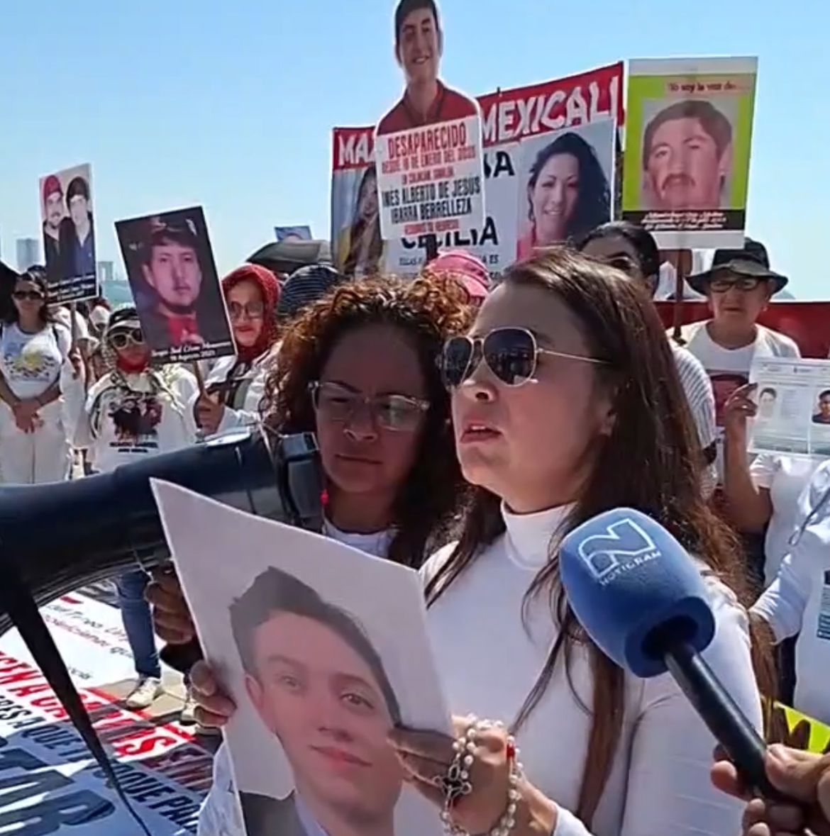 Marchan en Mazatlán por la aparición con vida de Carlos Emilio