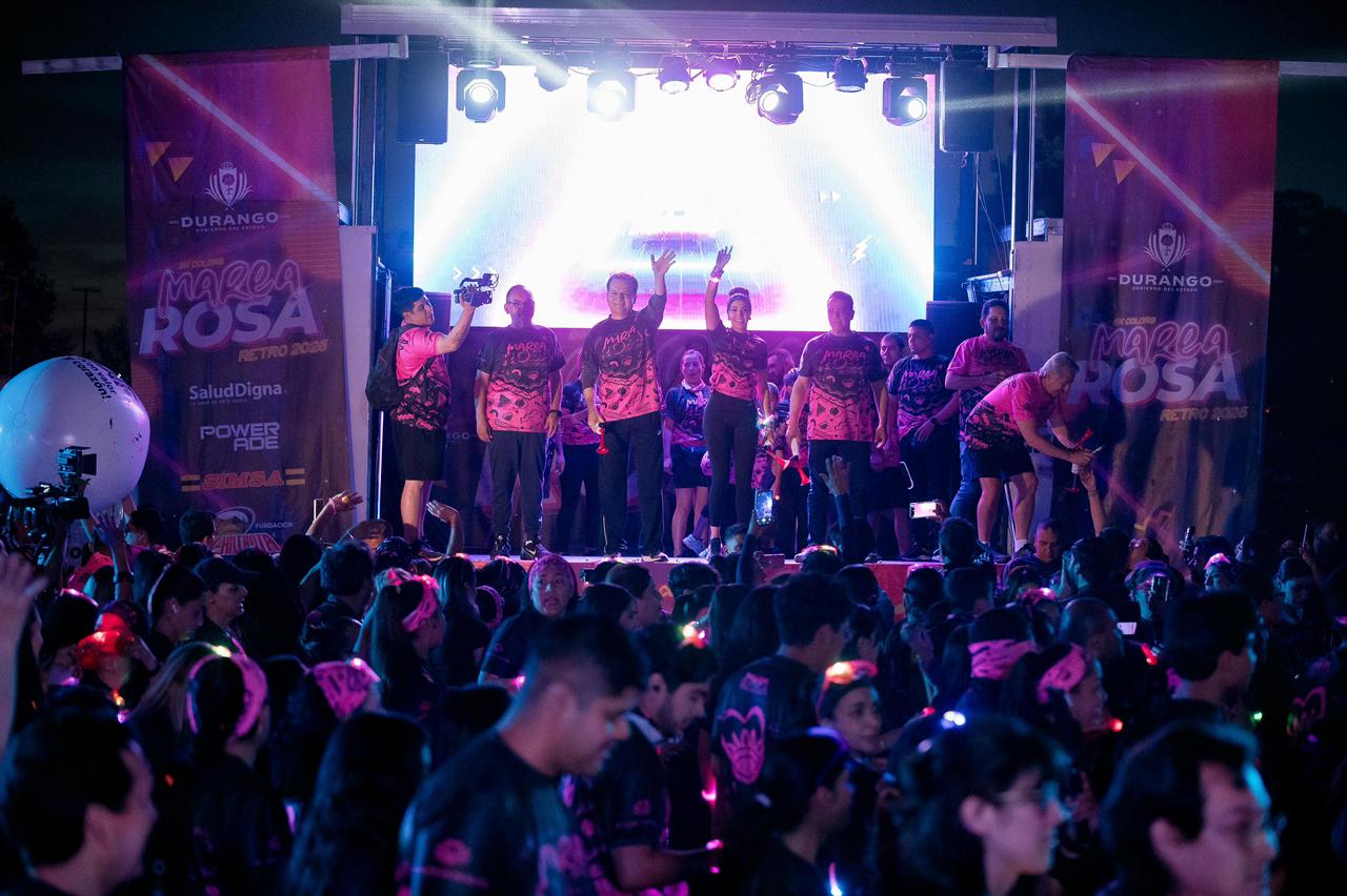 Más de 11 mil duranguenses participan en la Marea Rosa Retro 2025