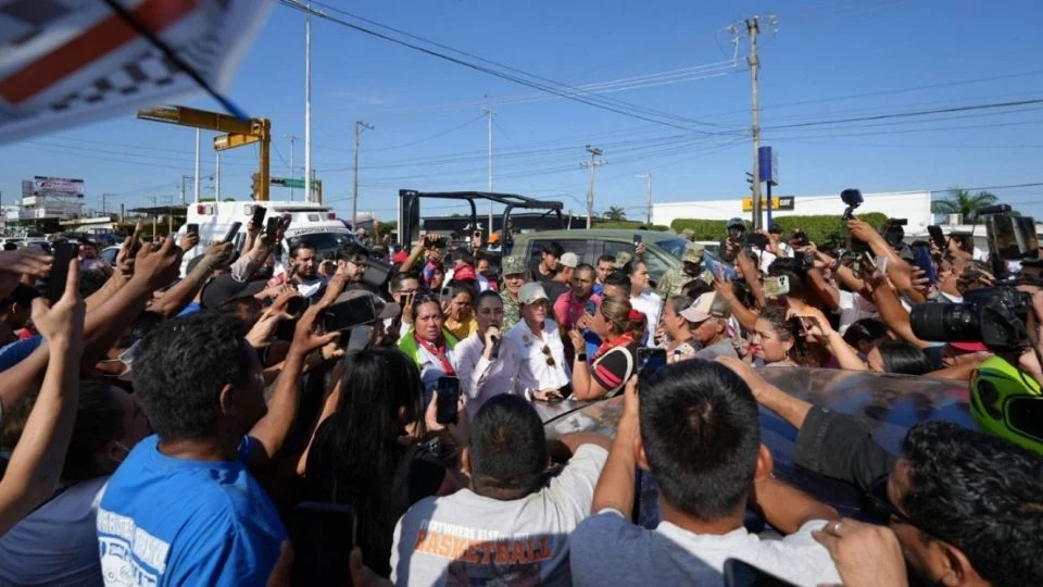 Reclamos y exigencias de apoyo marcan visita de la presidenta a Veracruz