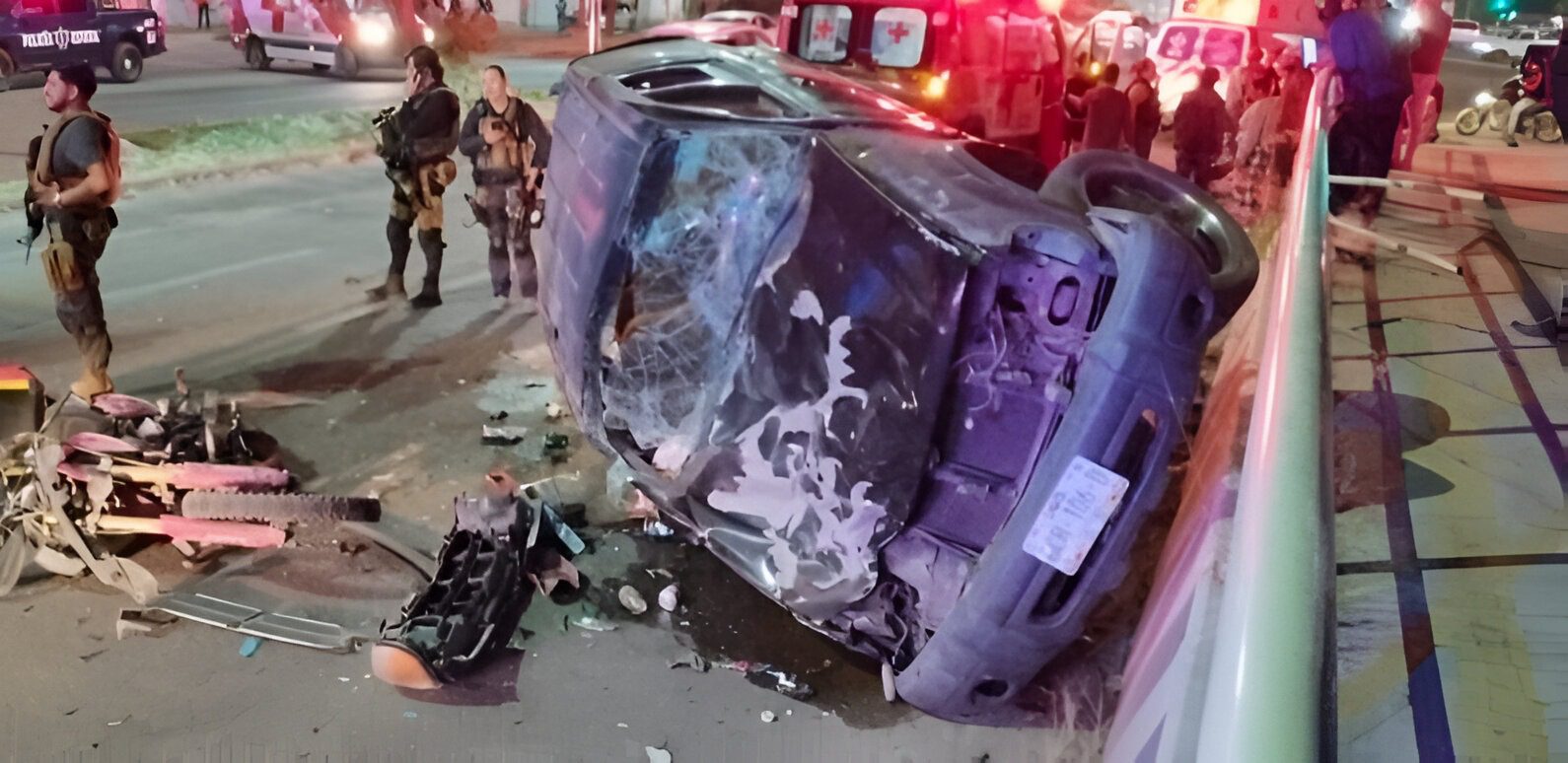 Fuerte accidente deja camioneta destruida y dos personas hospitalizadas