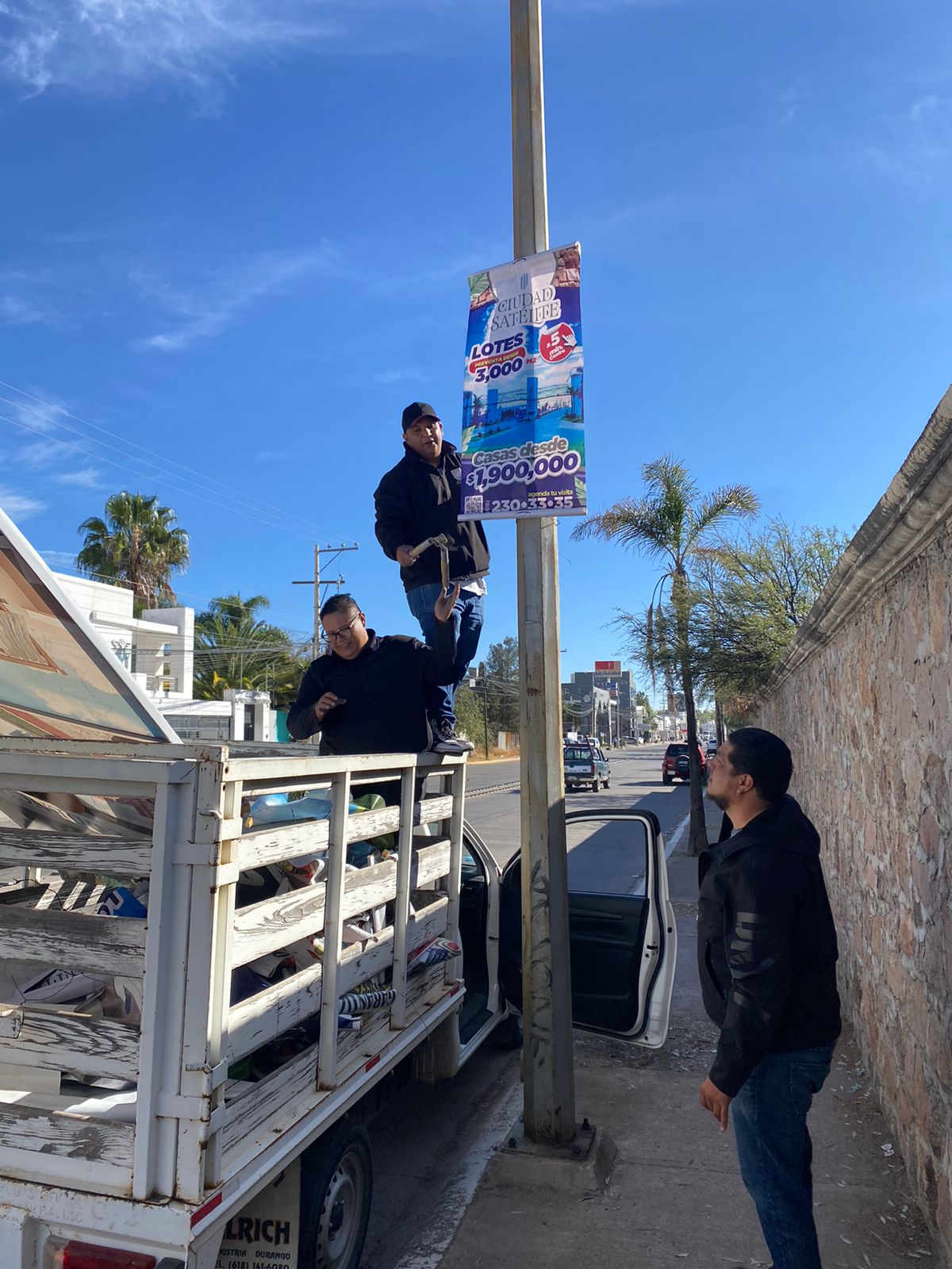 Retiran más de mil pendones de las calles para reducir basura y contaminación visual