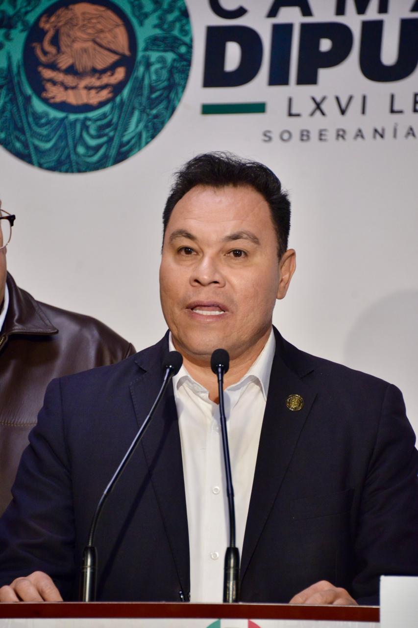 Diputado del PRI plantea eliminar la TUA y bajar el precio de los vuelos