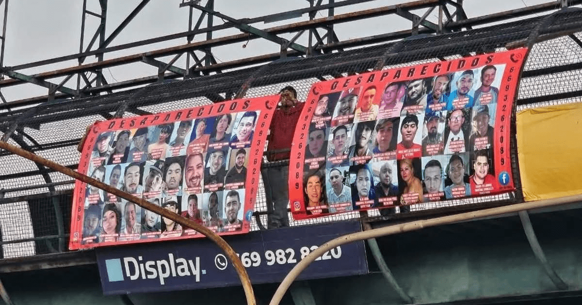 Colocan mantas de desaparecidos durante visita del gobernador a Mazatlán y las retiran casi de inmediato