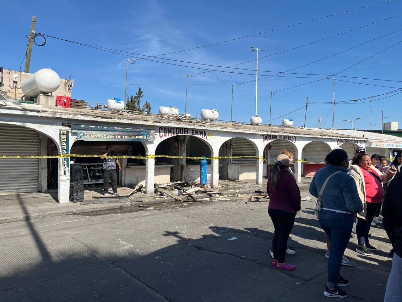 Entre ratas, cucarachas y sin baños operaban puestos afuera de la Central