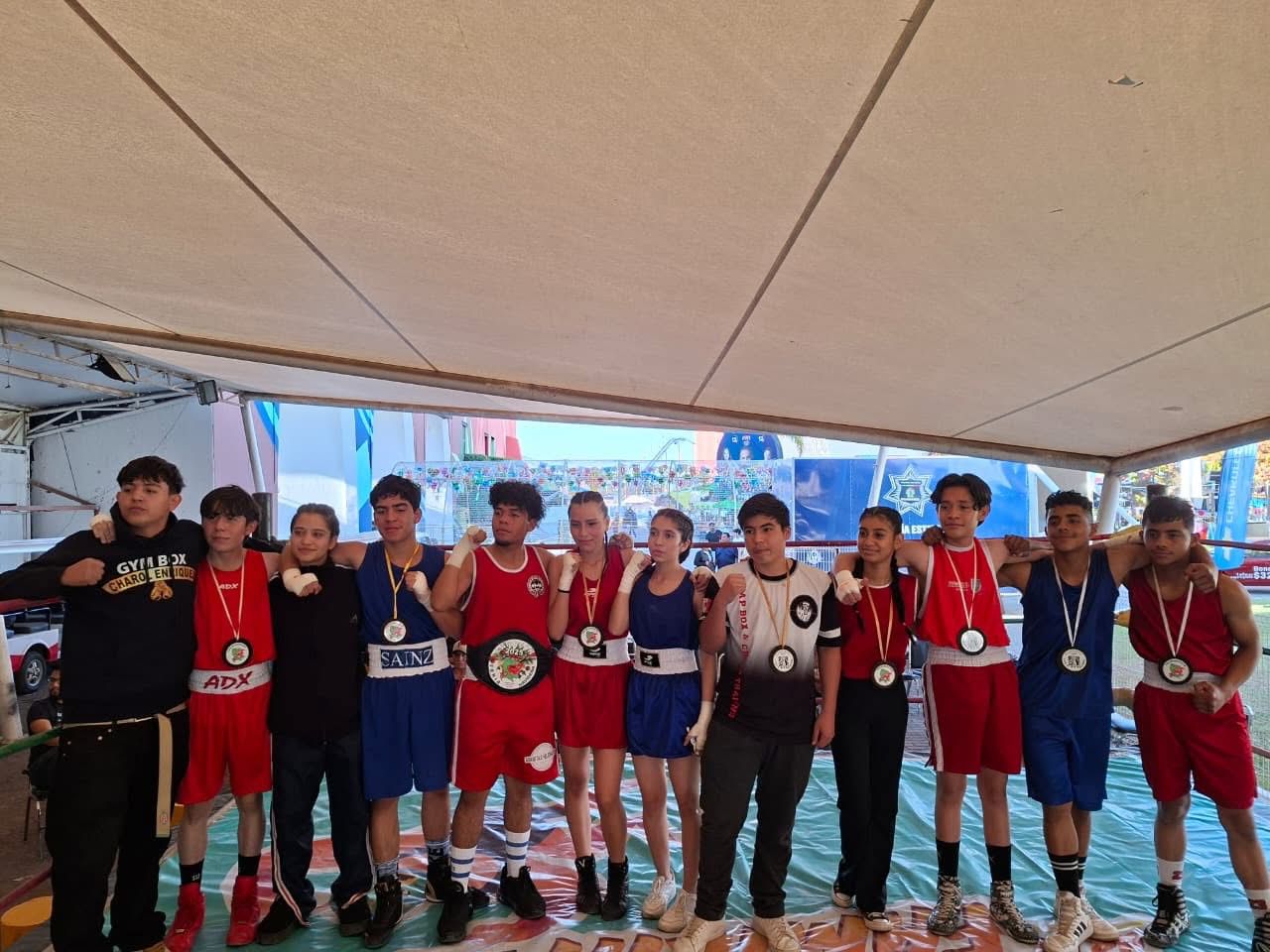 Peleas de boxeo en el Torneo Campeones de la Ciudad