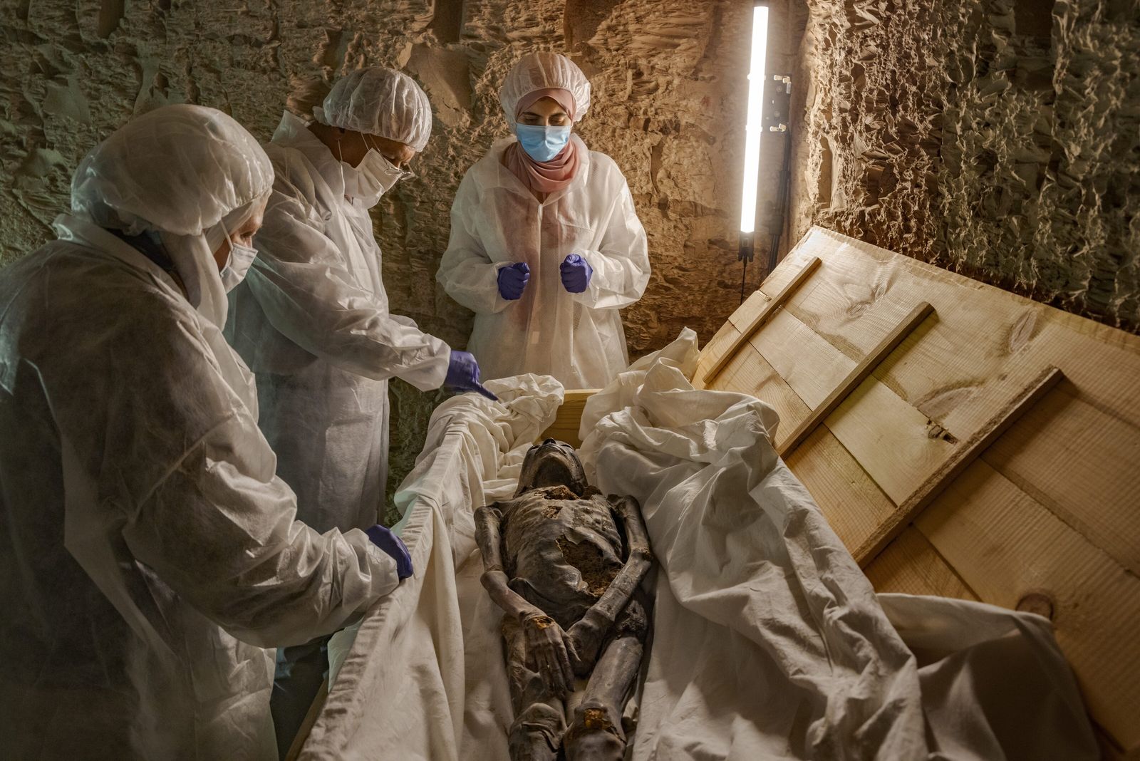 Carencias en infraestructura forense mantienen cuerpos sin identificar en Sinaloa