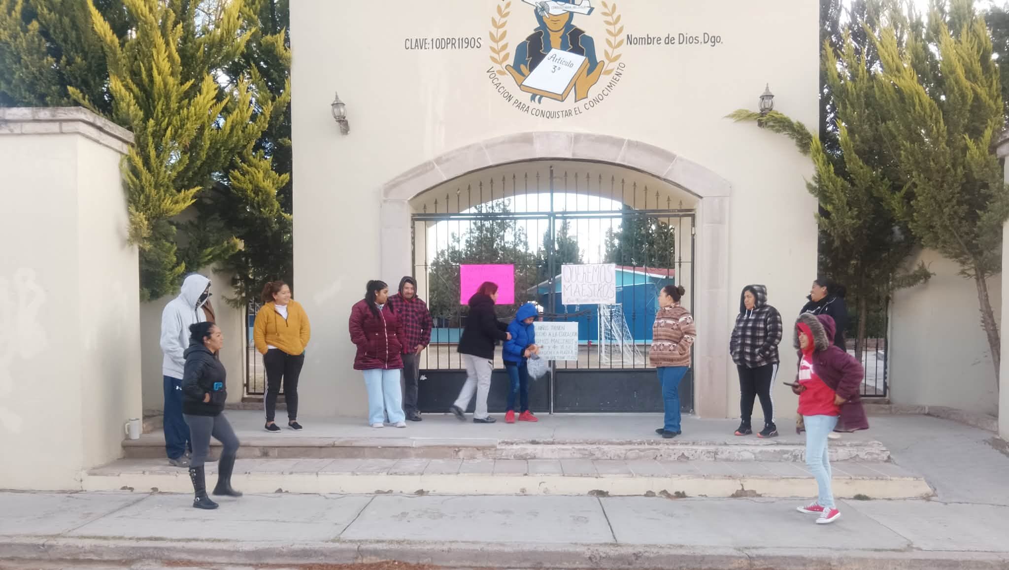 Escuela cerrada por ausencia de maestros en Nombre de Dios