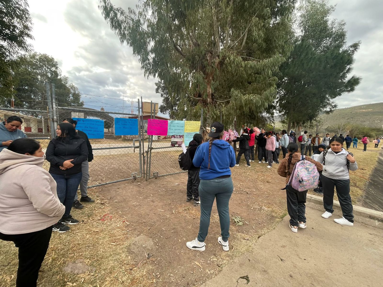 Protestas en Santiago Bayacora por falta de maestros en telesecundaria