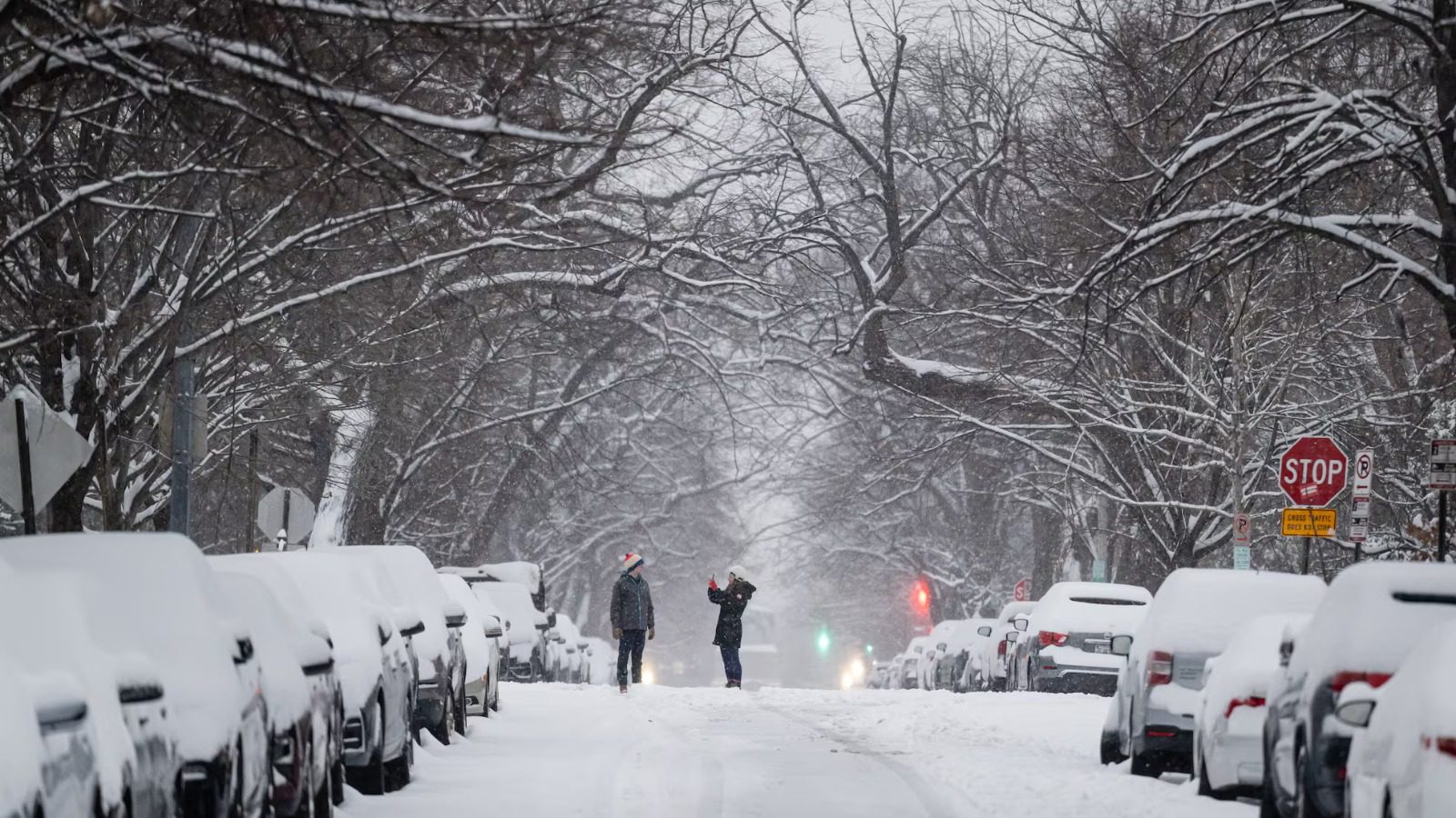 Al menos 17 muertos y 800 mil hogares sin electricidad por tormenta invernal en EE. UU.