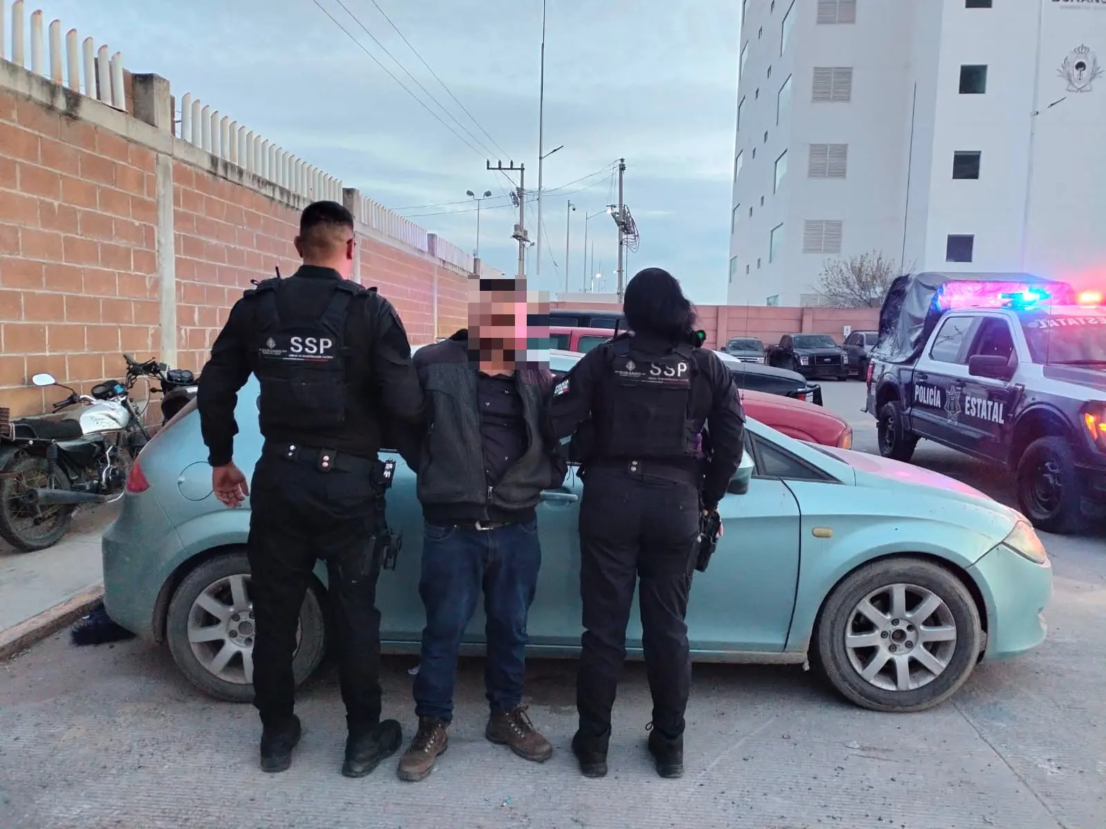 Andrés robó varios negocios en auto robado; ya está detenido