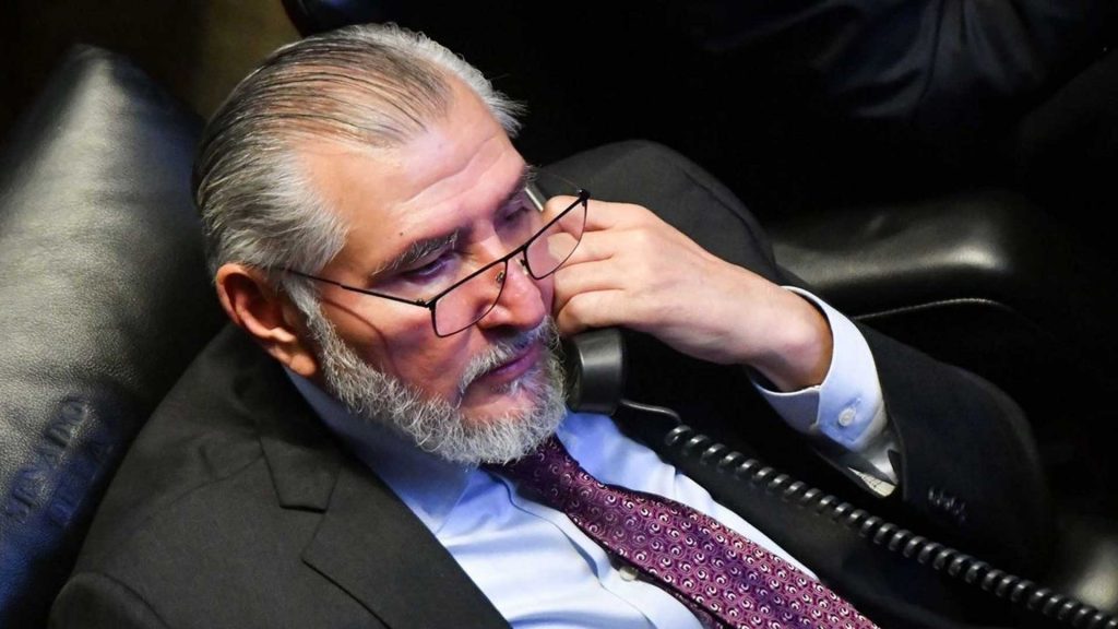 Renuncia Adán Augusto a la coordinación de la bancada en el Senado