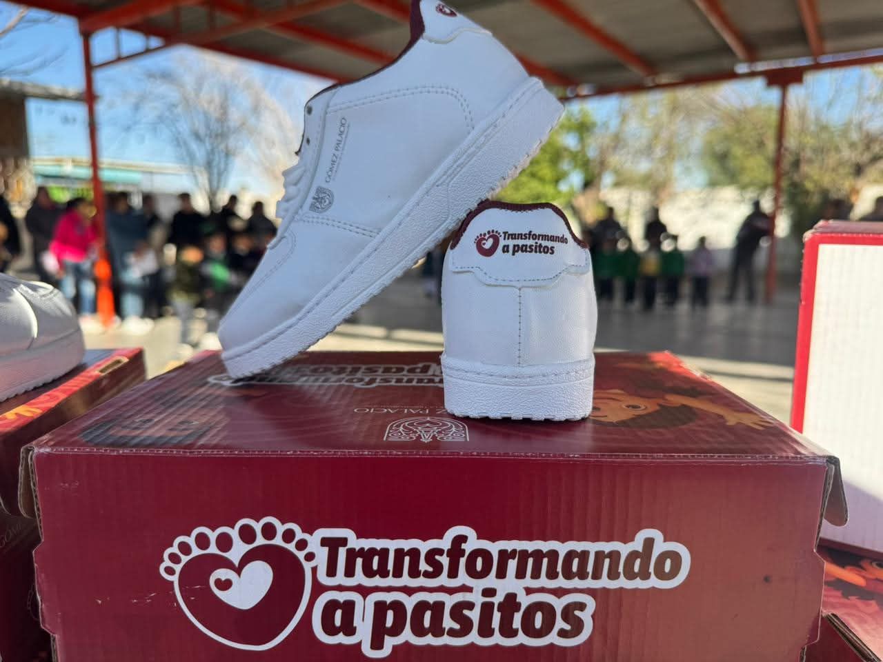 Inician nueva etapa del programa “Transformando a Pasitos” con entrega de 500 pares de zapatos en Gómez Palacio