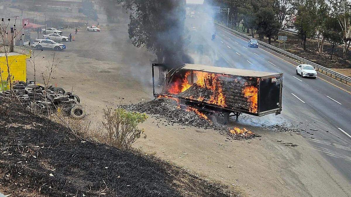 Retrasos en mercancías; tres comerciantes de Durango pierden vehículos tras disturbios en Jalisco