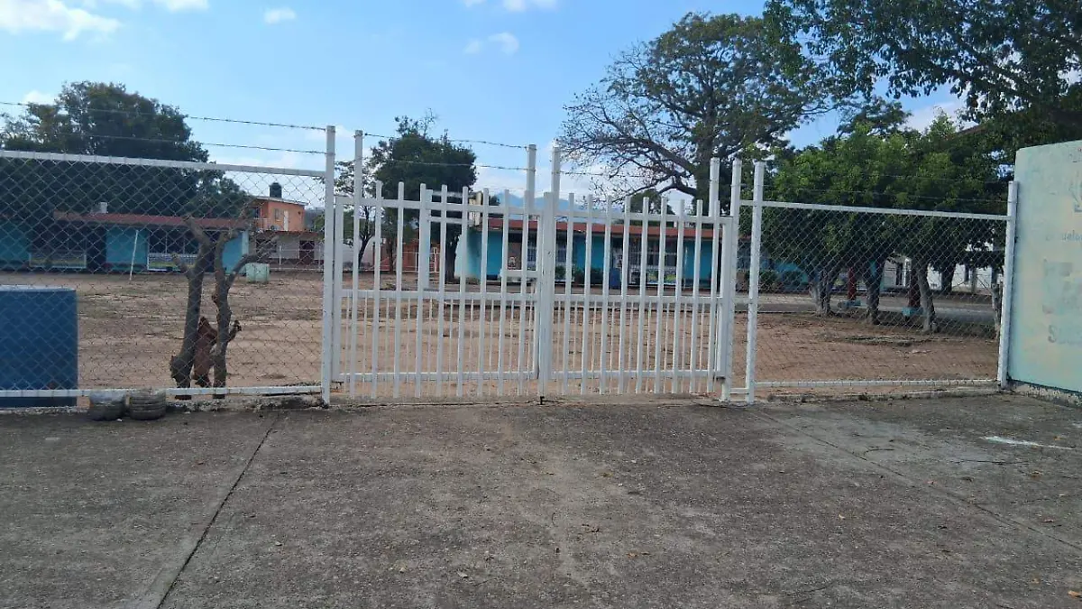 Se quedan sin clases escuelas de la comunidad El Verde, en Concordia