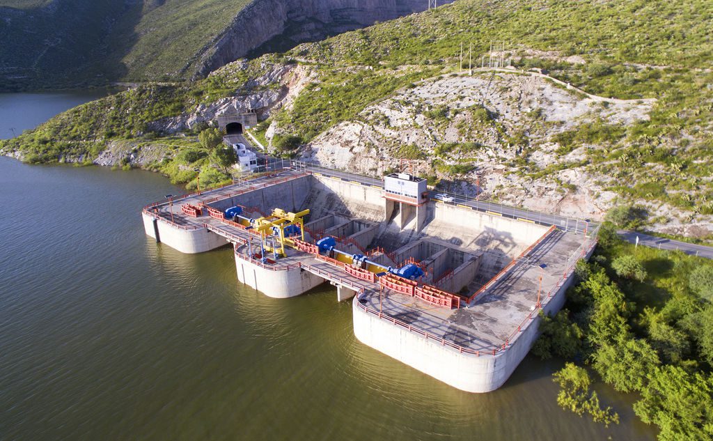 Abrieron compuertas de presa Francisco Zarco